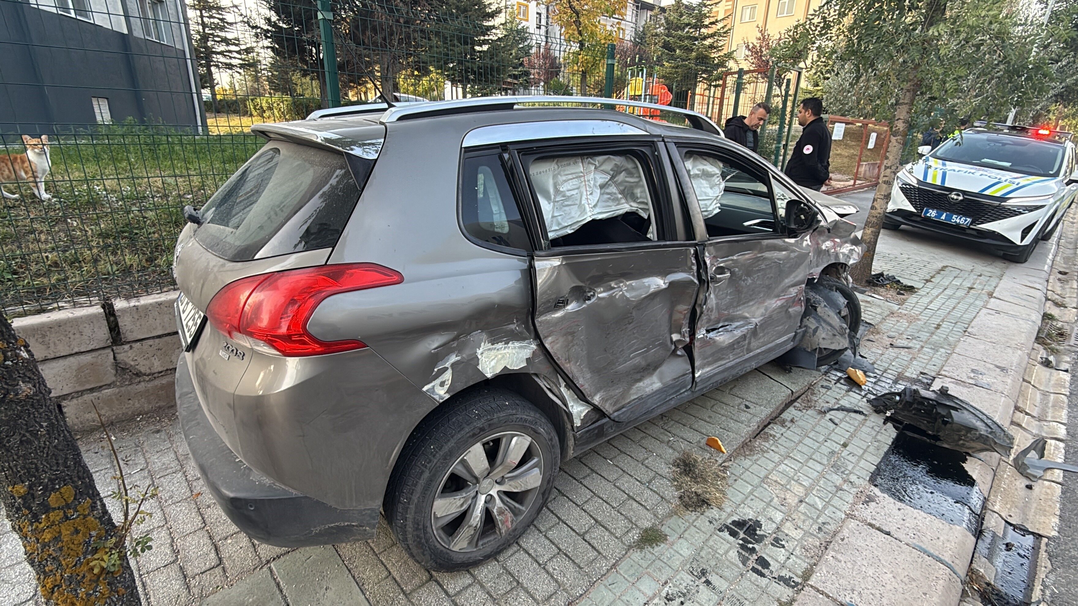 Alkollü sürücü SUV aracı hurdaya çevirdi, 1 yaralı!