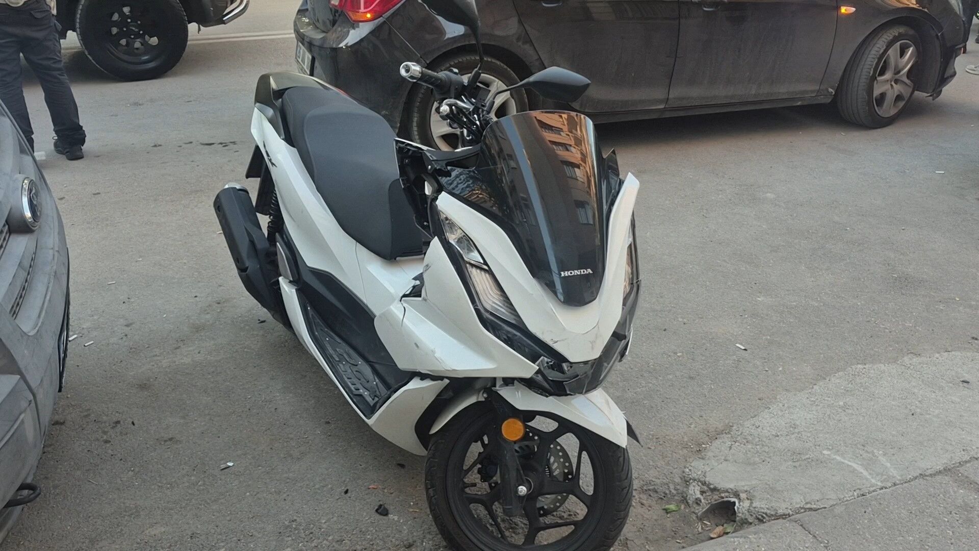 Otomobile arkadan çarpan 16 yaşındaki motosikletli yaralandı