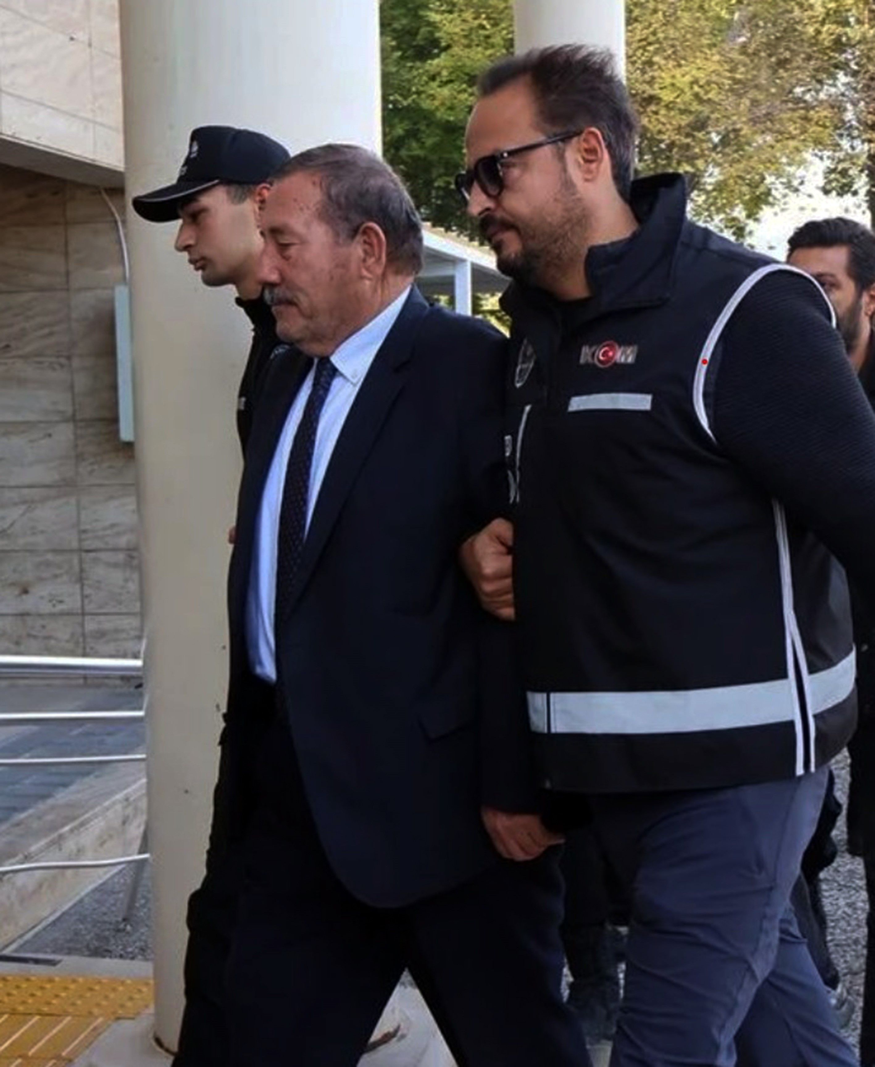 Milas Belediye Başkanı ve Oğlu