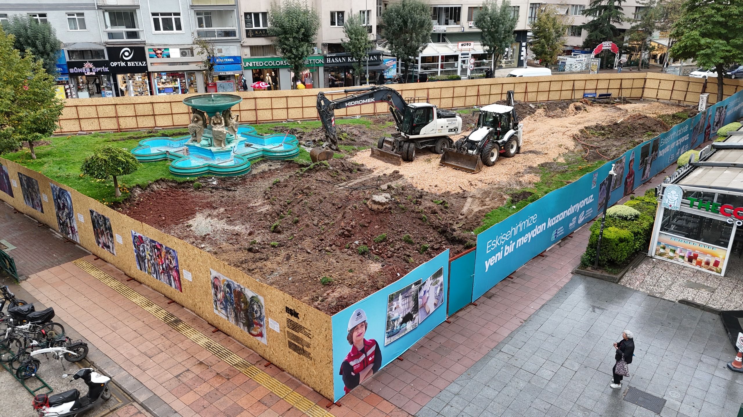 Büyükşehi̇rden Kent Merkezi̇ne Yeni̇ Meydan Düzenlemesi̇ (7)