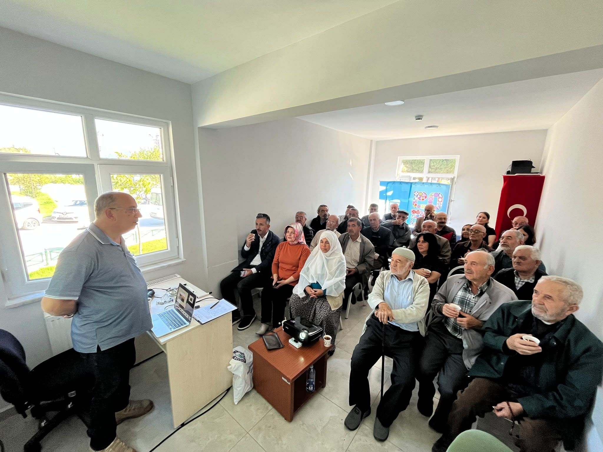 Büyükşehi̇rden Zeyti̇n Üreti̇ci̇leri̇ne Uygulamali Eği̇ti̇m