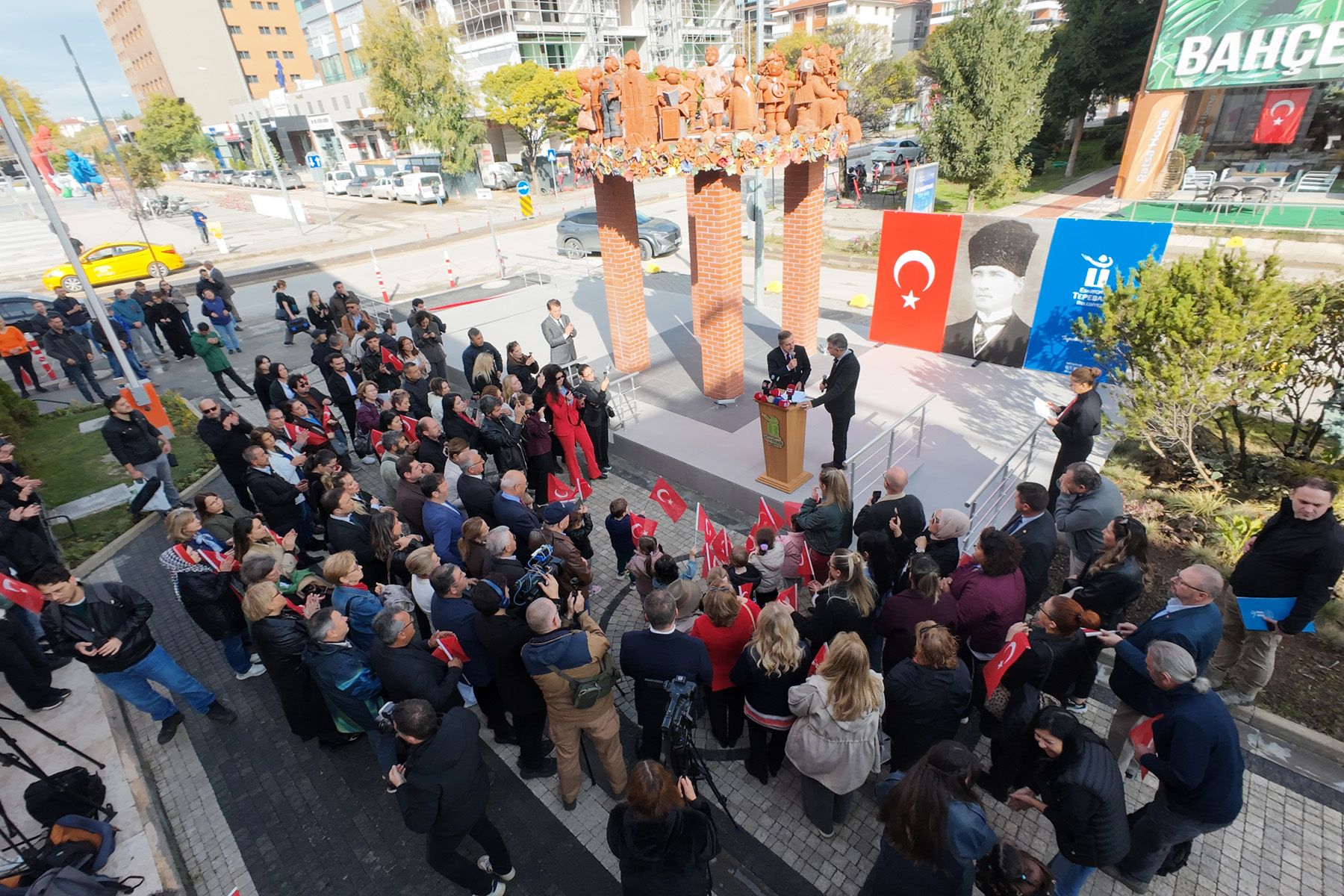 Atatürk Temalı Kolektif Anıtı 