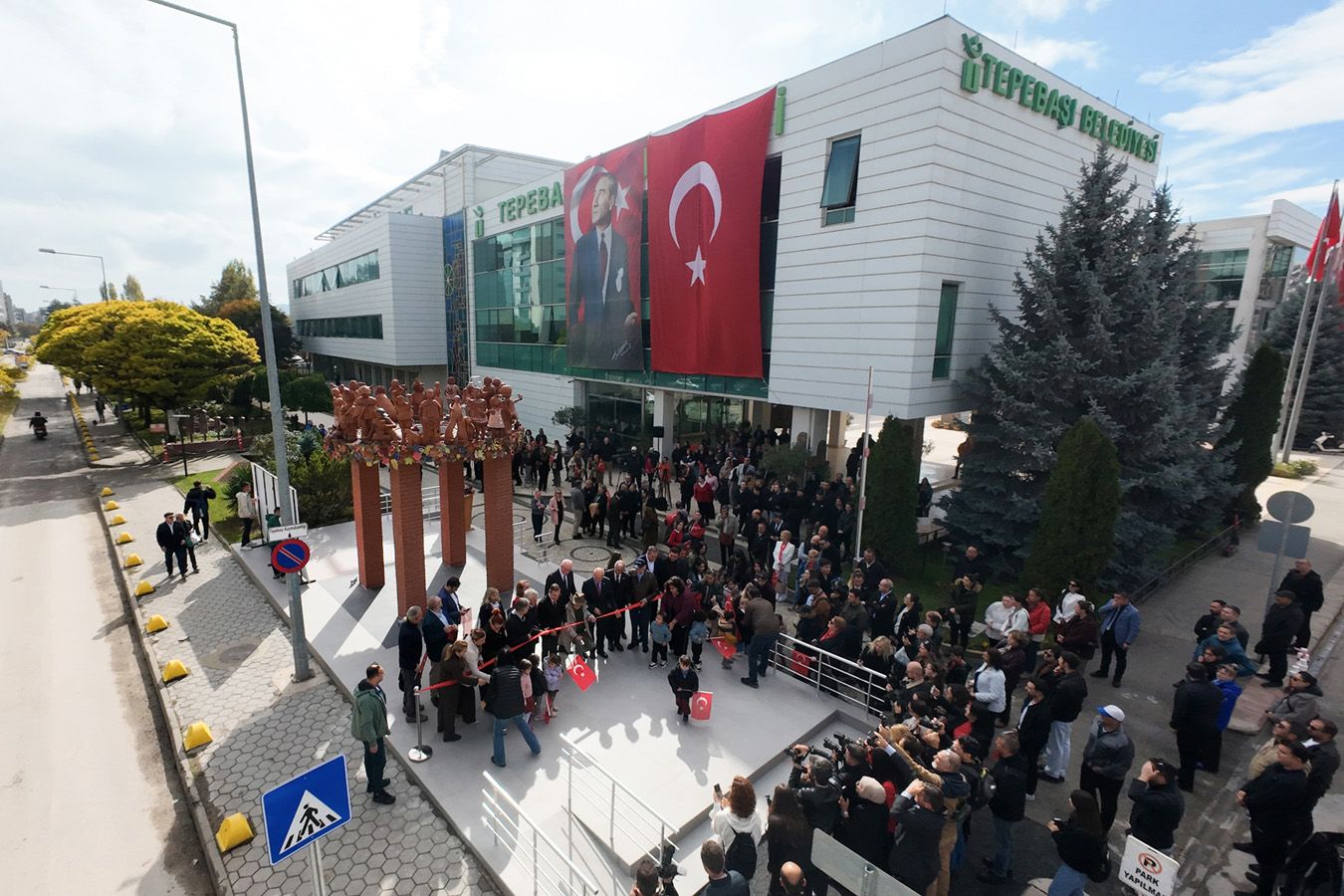 Atatürk Ve Çocuklar Anıtı’nın Adını Eskişehirliler Belirleyecek