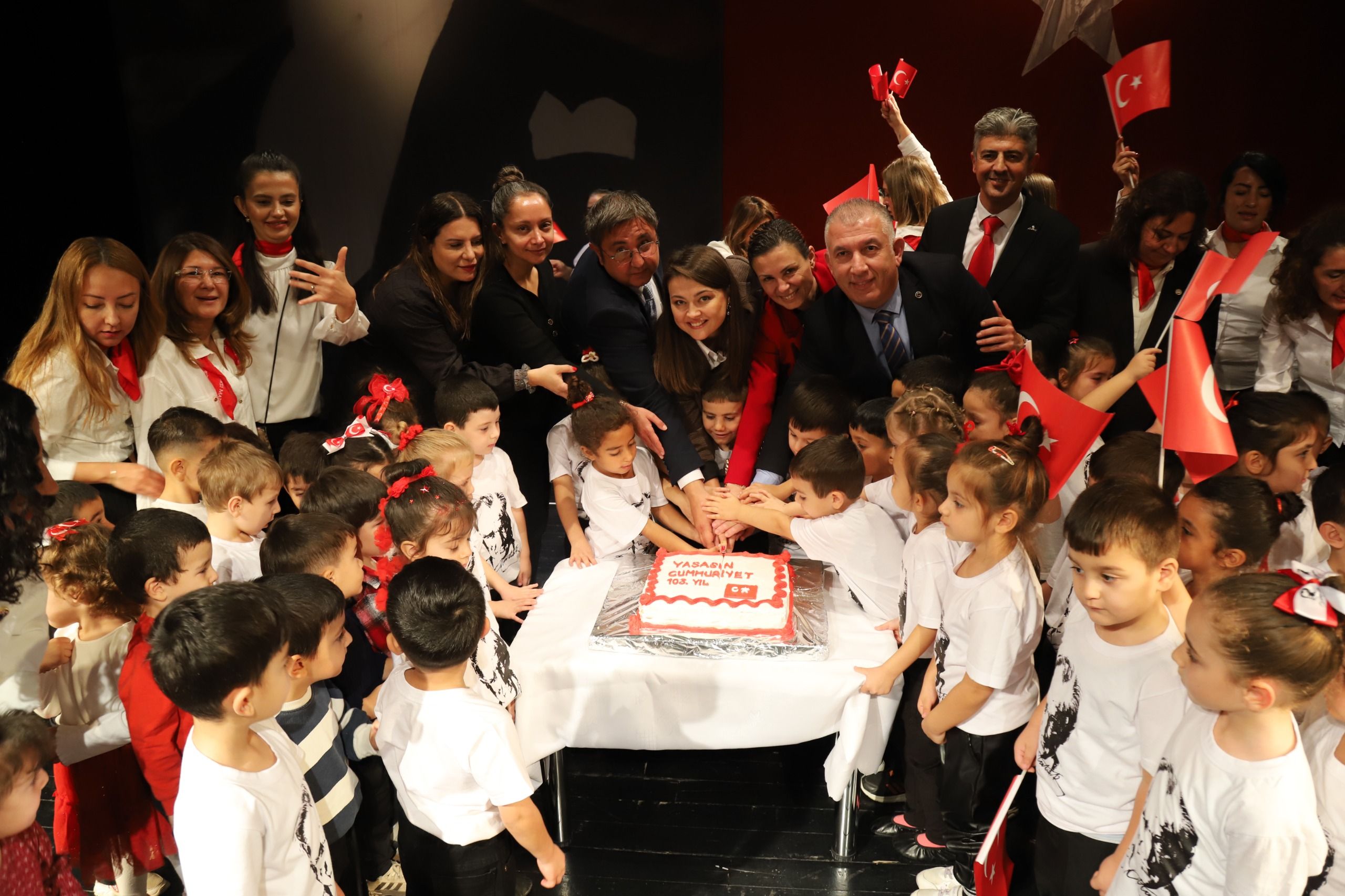Es Çocuk Evi̇’nde Cumhuri̇yet Coşkusu