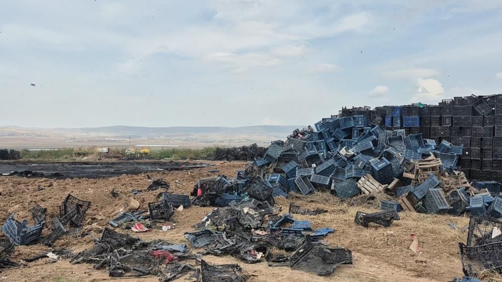 Eskişehir’de Plastik Kasalar Alev Aldı