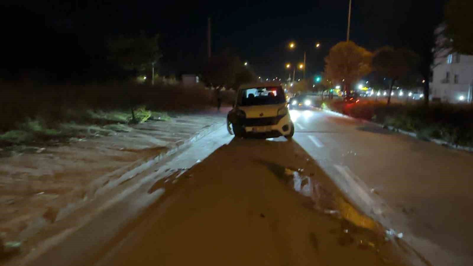 Eskişehir’de Trafik Kazası İki Araçta Maddi Hasar Oluştu (2)-1