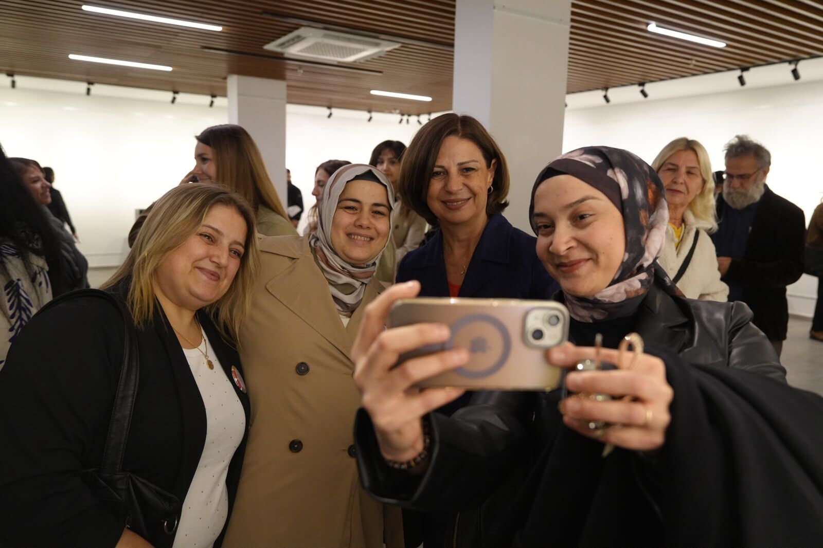 Genco Erkal Sahnesi̇’nde Edebi̇yat Ve Neşe Buluştu