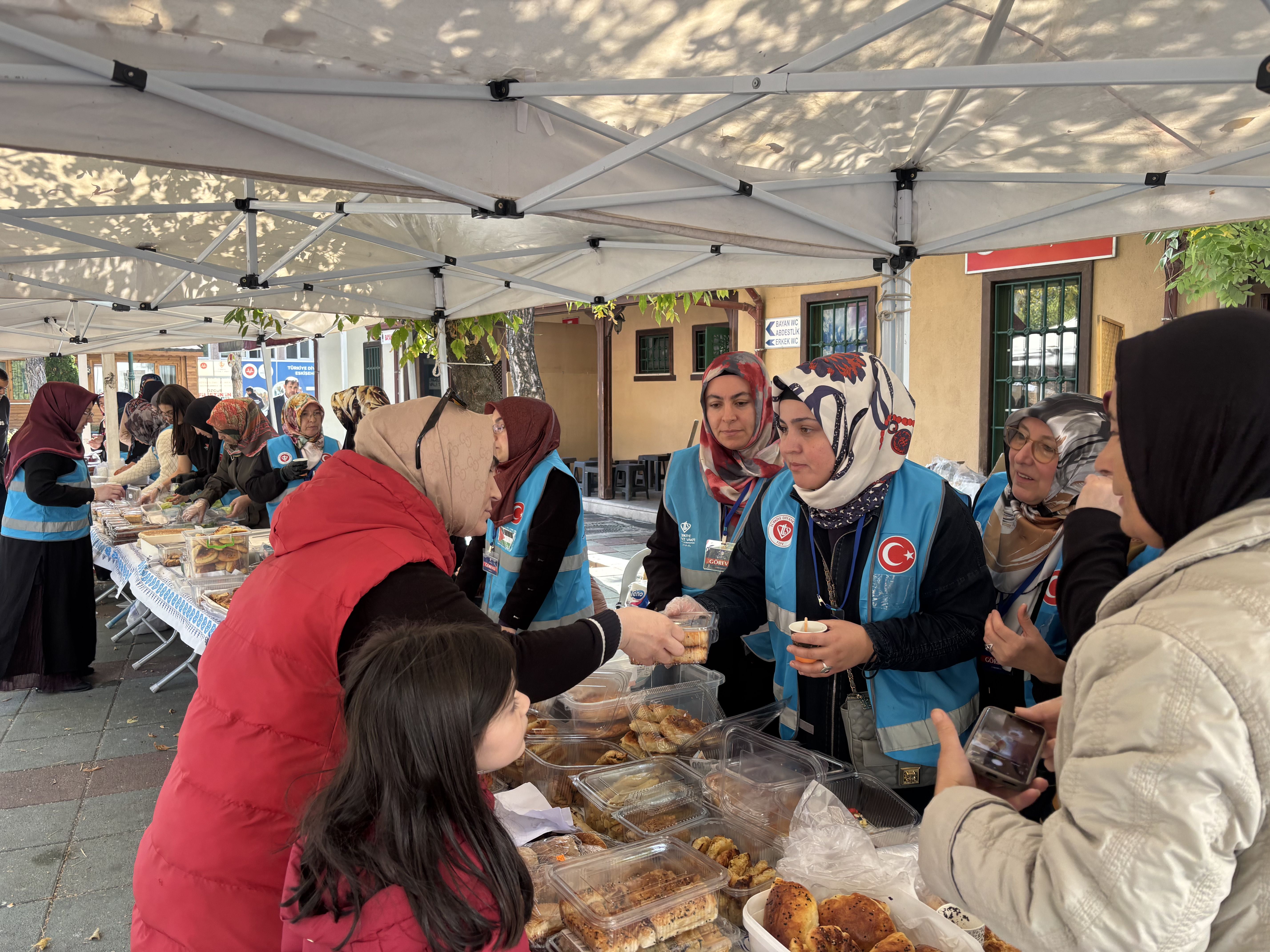 Eskişehir’de Hayır Çarşısı Açıldı