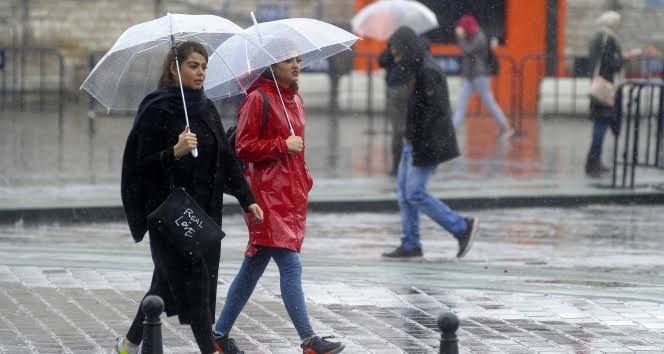 İstanbul İçin Sağanak Ve Fırtına Uyarısı Trafik Yüzde 81'E Ulaştı