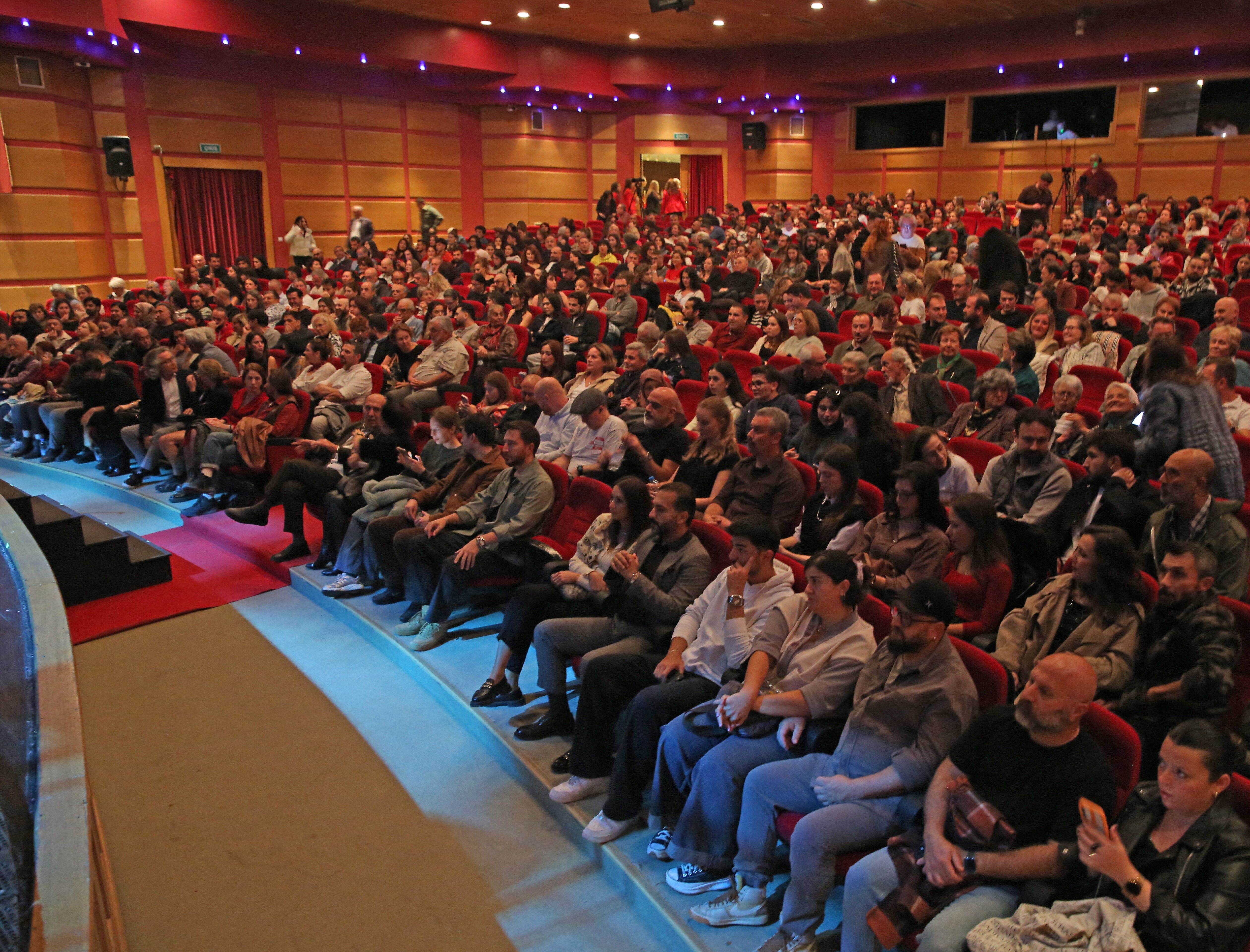 Şehi̇r Ti̇yatroları
