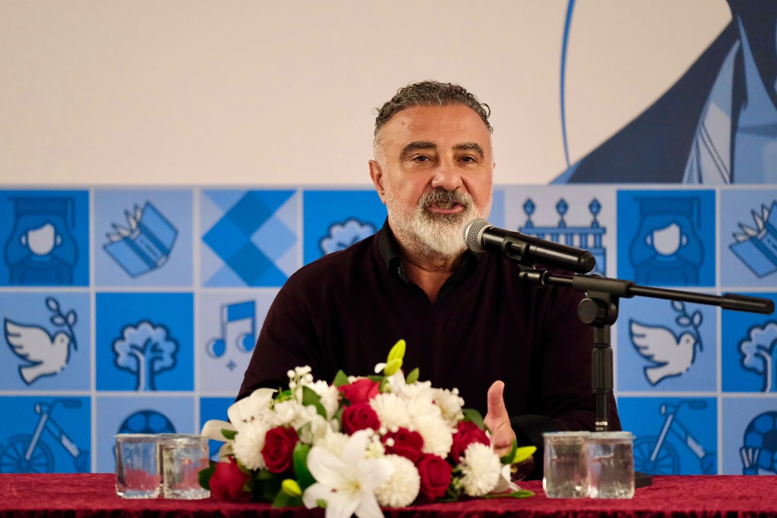Uluslararasi Eski̇şehi̇r Yunus Emre Edebi̇yat Şenli̇ği̇’ne Yildiz Yağmuru (32)