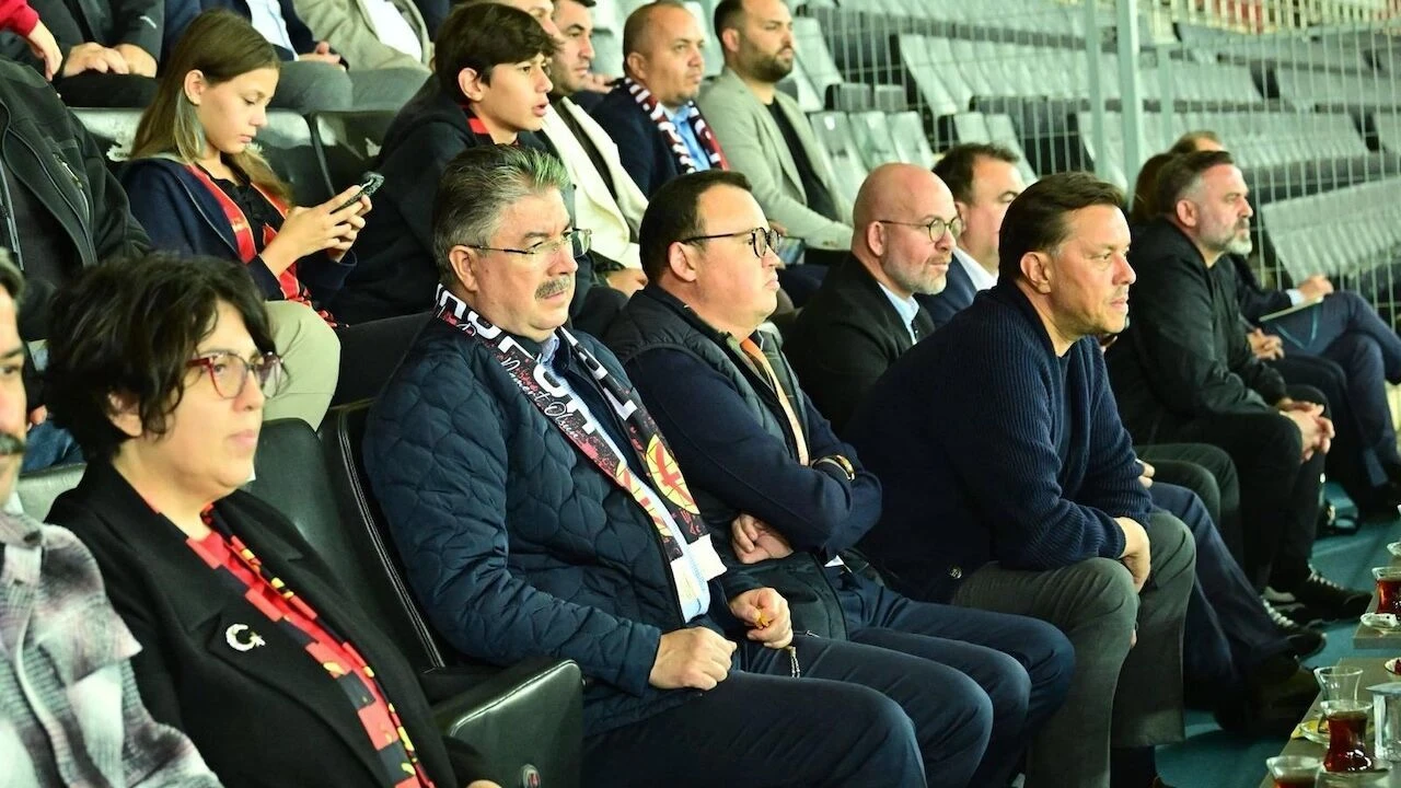 Vali Yılmaz’dan Eskişehirspor’a Destek!
