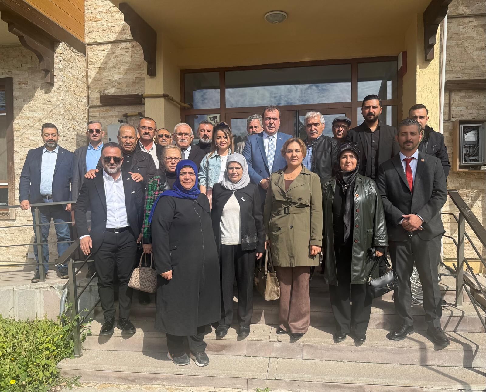 MHP Eskişehir teşkilatından mahalle muhtarlarına anlamlı ziyaret